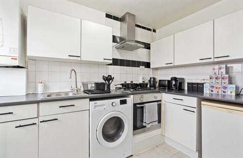 Ferndale Apartment | Modern 1-Bedroom Apartment in Vibrant Stockwell, Near Central London