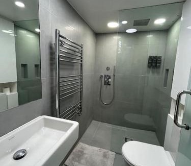 Brondesbury Park Apartment | Modern 1-bedroom flat on The Avenue