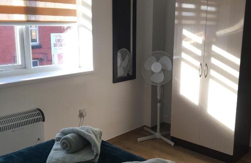 Liverpool Apartment | Modern 1 bedroom flat perfect for match or city break