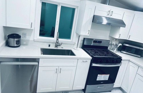 Northside Apartment | Modern 1 bedroom in charming San Jose