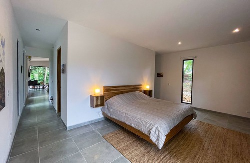 Paraiso House | Modern 1 Bedroom Jungle Retreat