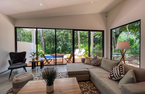 Paraiso House | Modern 1 Bedroom Jungle Retreat