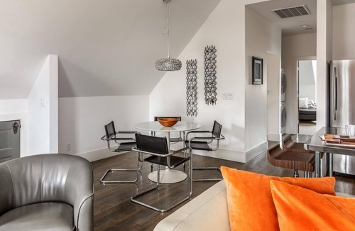 Eighth Avenue House | Modern 1 bedroom loft apartment centrally located