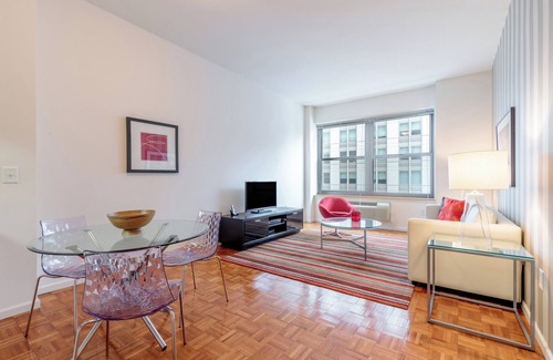 Paulus Hook Apartment | Modern 1 Bedroom Near Grove Street PATH