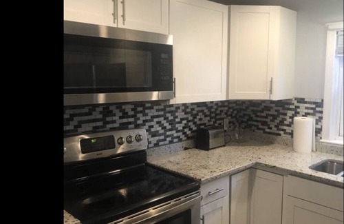Federal Hill Apartment | Modern 1 bedroom on historic federal hill.