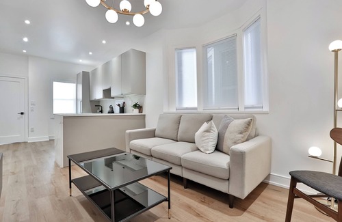 Earlscourt House | Modern 1-Bedroom Retreat in Toronto – Walk to Parks, Cafés & Transit!