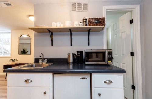 McMurray House | Modern 1 Bedroom Suite - Nashville/Brentwood