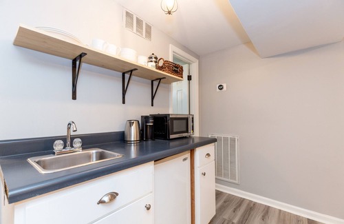McMurray House | Modern 1 Bedroom Suite - Nashville/Brentwood