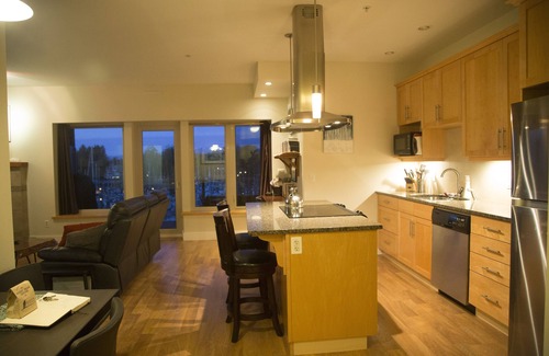 Ucluelet Apartment | Modern 1 bedroom suite overlooking Ucluelet’s inner harbour