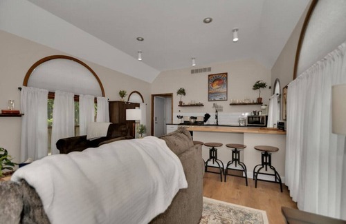 Bay View House | Modern 1 Bedroom Unit Near Central Bay View MKE