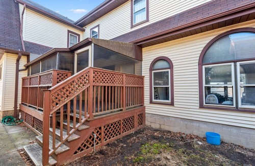 Bay View House | Modern 1 Bedroom Unit Near Central Bay View MKE