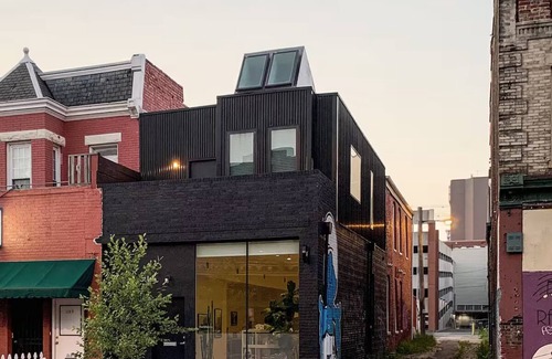 Monroe Ward Apartment | Modern 1 BR Apartment in the Heart of Downtown Richmond with Off-street Parking