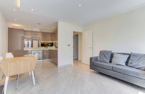 Tower Hamlets Apartment | Modern 1BD Flat, close to Liverpool Street