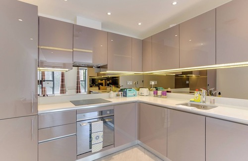 Tower Hamlets Apartment | Modern 1BD Flat, close to Liverpool Street