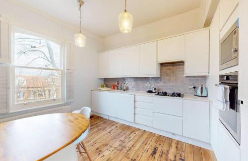 Clapham Apartment | Modern 1BD flat in Clapham Old Town