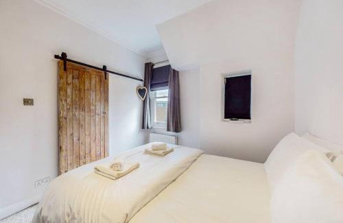 Clapham Apartment | Modern 1BD flat in Clapham Old Town