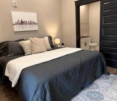 Commonwealth Apartment | Modern 1BD Studio Apt in Plaza Midwood with Community Pool