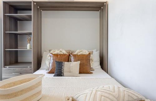 Downtown Montreal Apartment | Modern 1BDR Apartment on Bishop - MTL