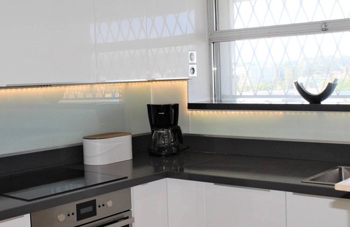 Villeneuve Loubet Beach Apartment | Modern 1BR Apartment, Terrace, Parking, Villeneuve-Loubet Plage