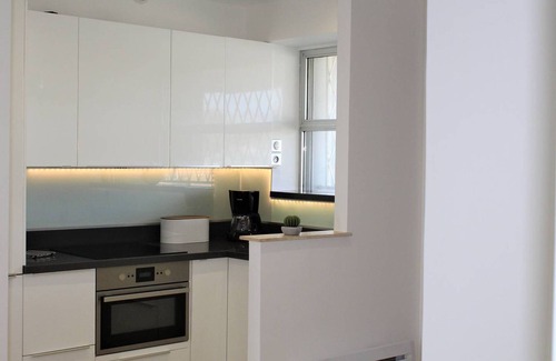 Villeneuve Loubet Beach Apartment | Modern 1BR Apartment, Terrace, Parking, Villeneuve-Loubet Plage