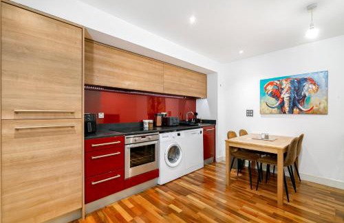 Birmingham Hotel | Modern 1BR Apartment near Edgbaston Cricket Ground