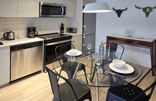 Ville-Marie Apartment | Modern 1BR Apt with Stunning Views and Pool Access