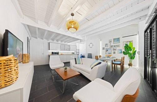 Esmeralda Apartment | Modern 1BR Aruba Escape – Near Beach, Full Kitchen, AC, Ideal for Couples