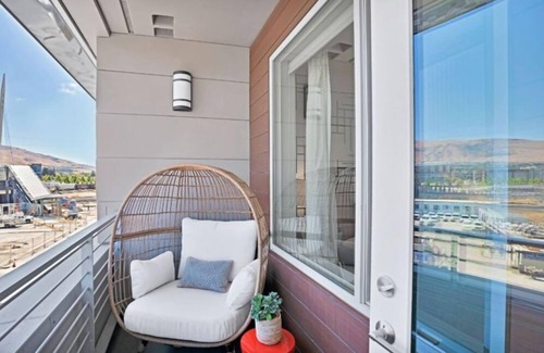 Fremont Condo | Modern 1BR Condo at Aya Apartments