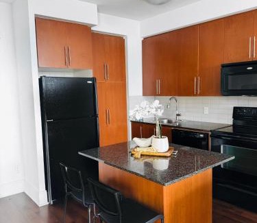 Downtown Mississauga Apartment | Modern 1BR Condo-Free Parking