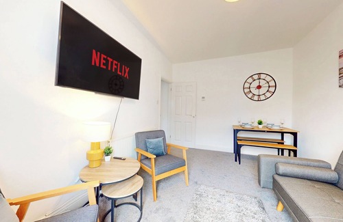 Clydach Apartment | Modern 1BR flat- Perfect for leisure and work. Free parking and WI-FI