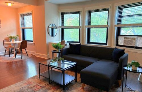 Hyde Park Apartment | Modern 1BR Gem in Chicago - Kenwood 501