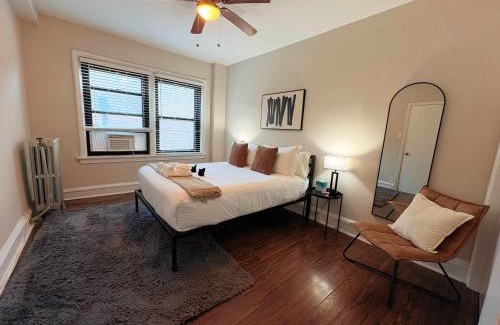 Hyde Park Apartment | Modern 1BR Gem in Chicago - Kenwood 501