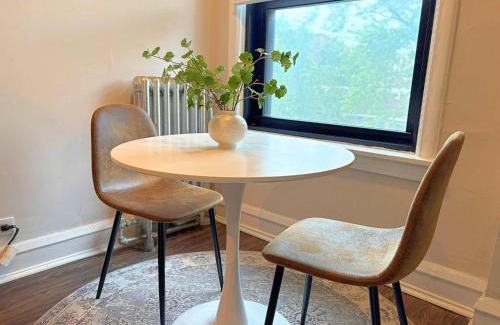 Hyde Park Apartment | Modern 1BR Gem in Chicago - Kenwood 501