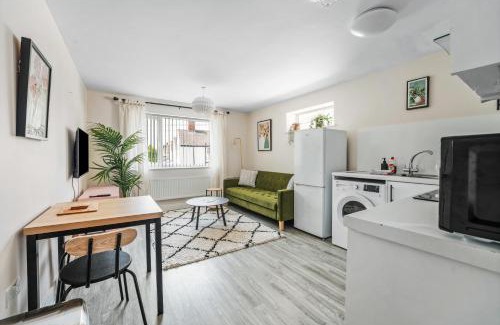 Gabalfa Apartment | Modern 1BR Near Independent Eateries