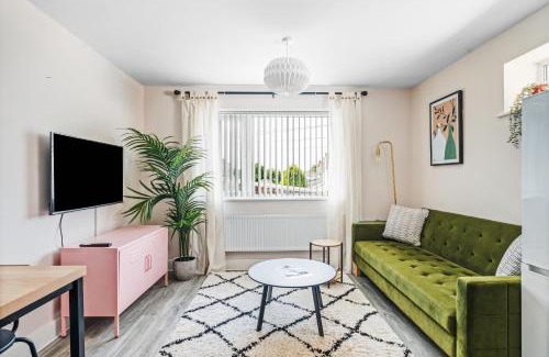 Gabalfa Apartment | Modern 1BR Near Independent Eateries