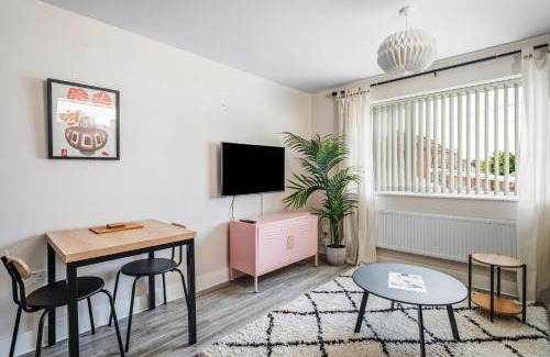 Gabalfa Apartment | Modern 1BR Near Independent Eateries