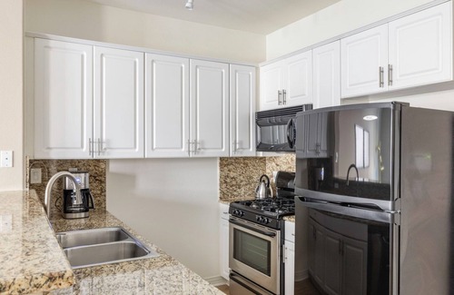 Playa Del Rey Apartment | Modern 1BR Playa Del Rey, Gym+Pool, 5min to beach by Blueground