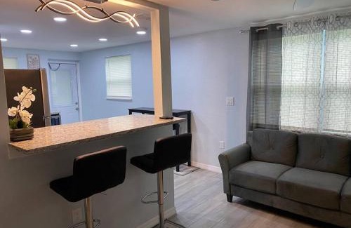 Parrish House | Modern 2/1 in Parrish FL Sleeps 6 Quiet Dead End St 1/2 Acre Wow