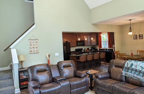 Rockbridge Cabin | Modern 2 BD cabin | hot tub | Games | Central Loc