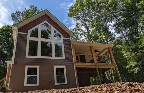 Rockbridge House | Modern 2 BD cabin with hot tub & Games & Central Loc