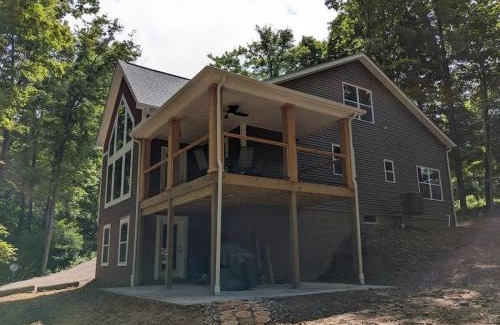 Rockbridge House | Modern 2 BD cabin with hot tub & Games & Central Loc