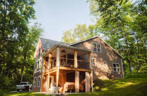 Rockbridge House | Modern 2 BD cabin with hot tub & Games & Central Loc
