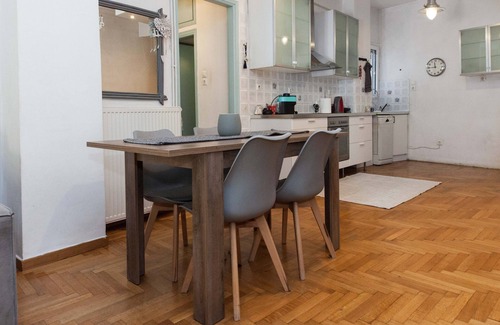 Kypseli Apartment | Modern 2 Bd Kipseli Hideaway Patio Apt