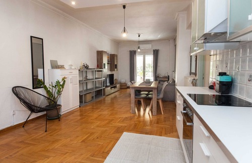 Kypseli Apartment | Modern 2 Bd Kipseli Hideaway Patio Apt