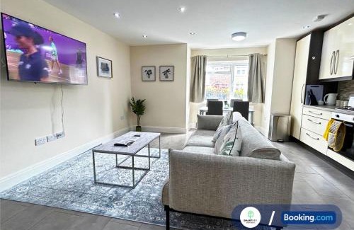 Watford Apartment | Modern 2 Bed 2 Bath Apartment Free Parking