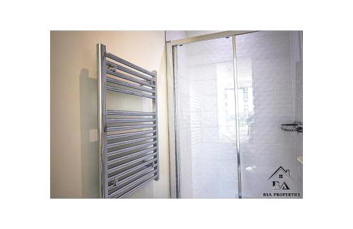 Bracknell Apartment | Modern 2 Bed 2 Bath Bracknell with Free Parking
