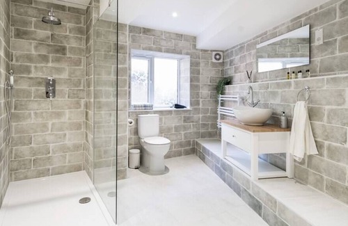 Barnet Apartment | Modern 2 bed 2 bath New Barnet Apt*