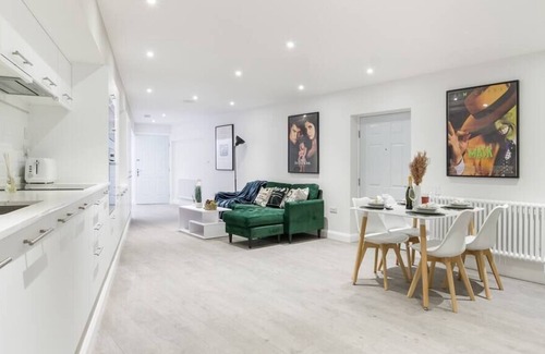 Barnet Apartment | Modern 2 bed 2 bath New Barnet Apt*