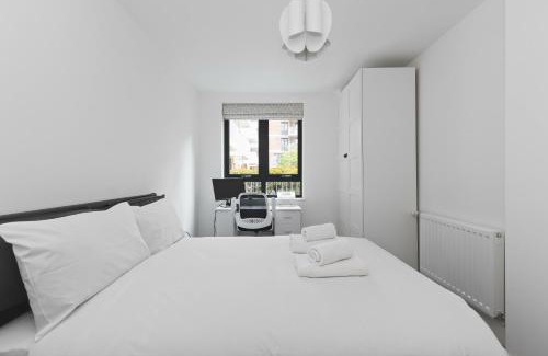 Brondesbury Park Apartment | Modern 2 Bed 2 Bath with Patio Access