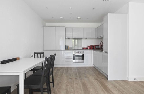 Brondesbury Park Apartment | Modern 2 Bed 2 Bath with Patio Access